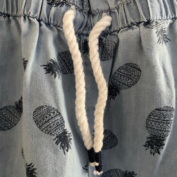 OshKosh 2T 💕Toddler Romper💕 3/$10 - Picture 4 of 5